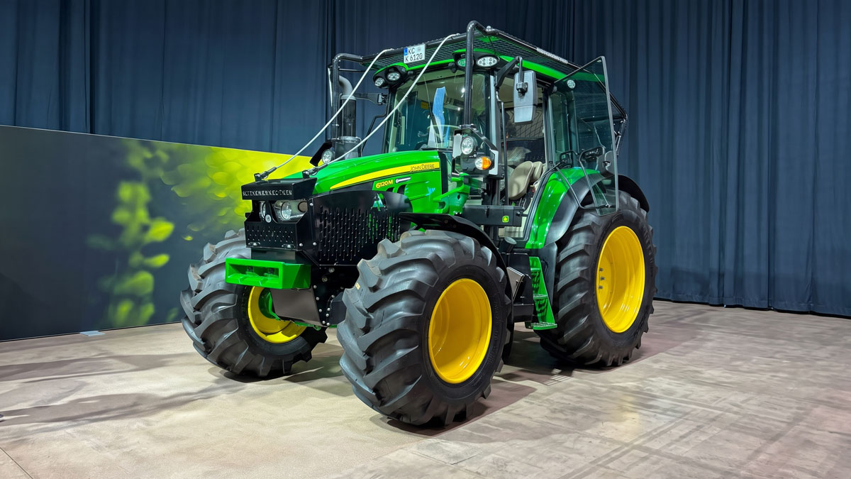 John Deere 6120M przekształcony w specjalistyczny ciągnik leśny przez KOTSCHENREUTHER